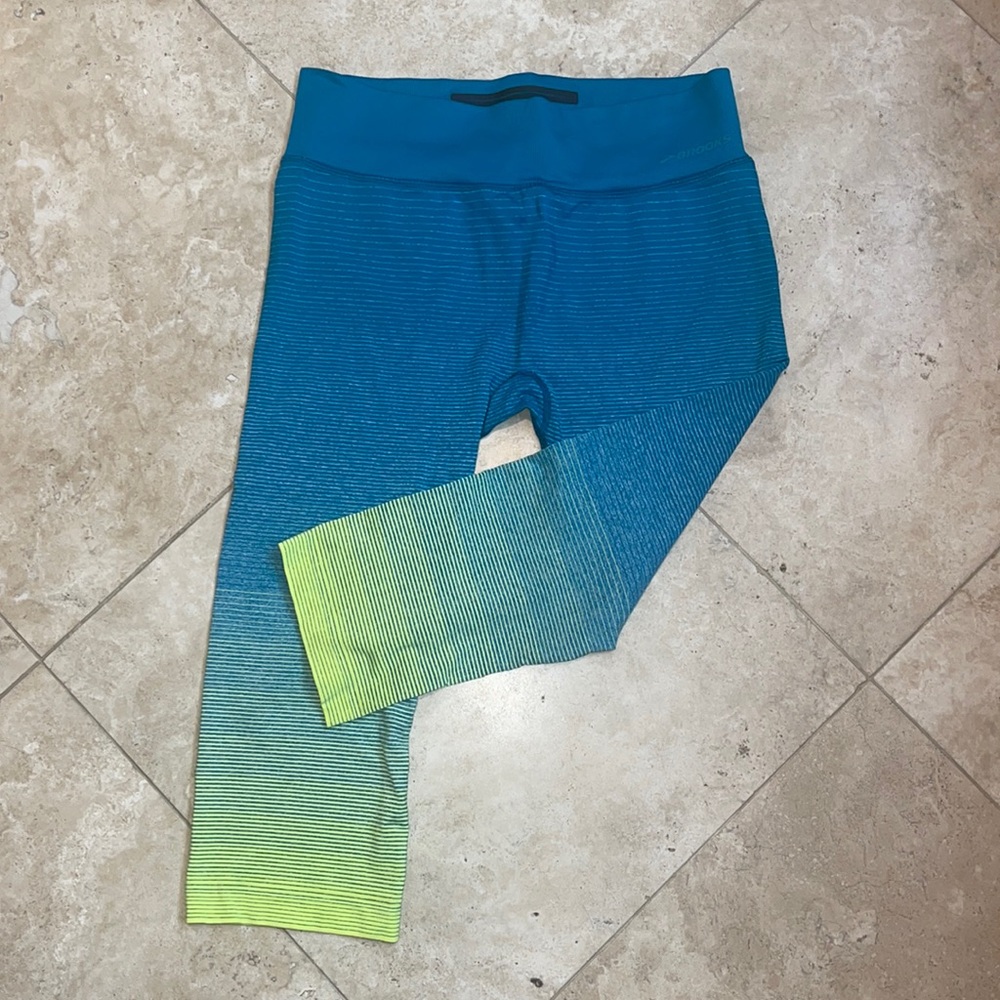 Brooks capri leggings size large